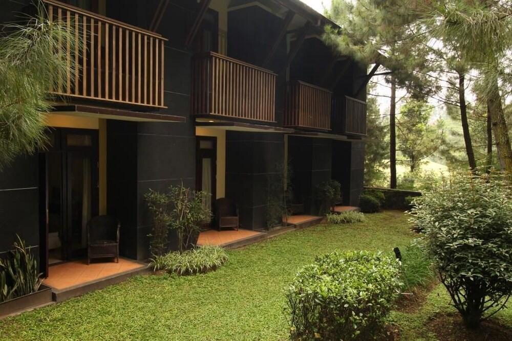 למבאנג Puteri Gunung Hotel מראה חיצוני תמונה