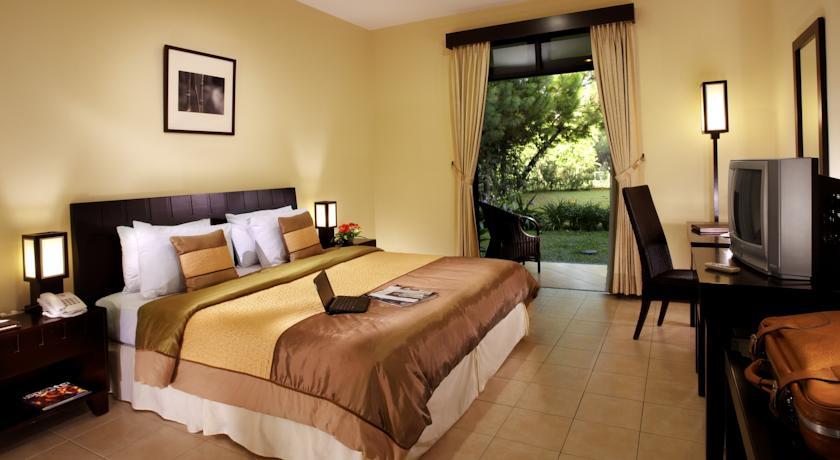 למבאנג Puteri Gunung Hotel מראה חיצוני תמונה