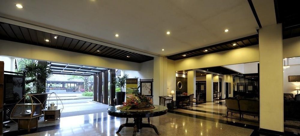 למבאנג Puteri Gunung Hotel מראה חיצוני תמונה