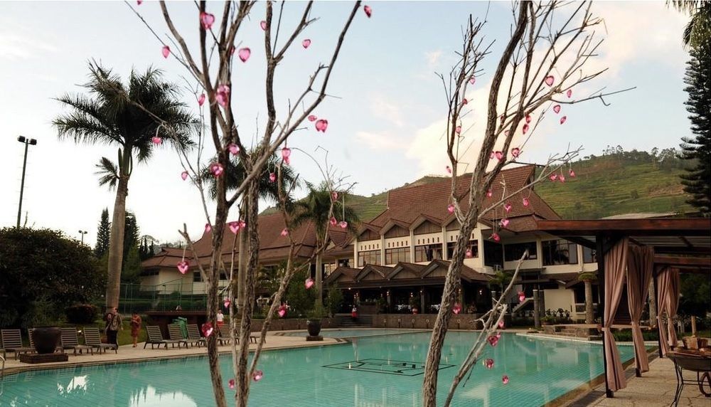 למבאנג Puteri Gunung Hotel מראה חיצוני תמונה