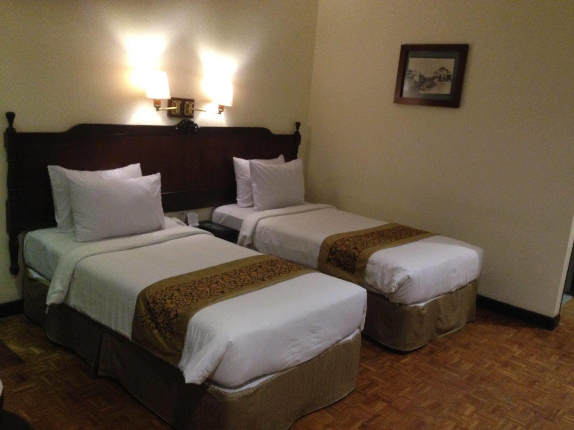 למבאנג Puteri Gunung Hotel מראה חיצוני תמונה