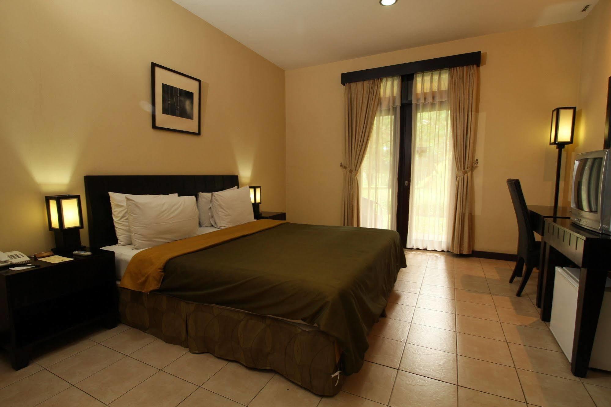 למבאנג Puteri Gunung Hotel מראה חיצוני תמונה