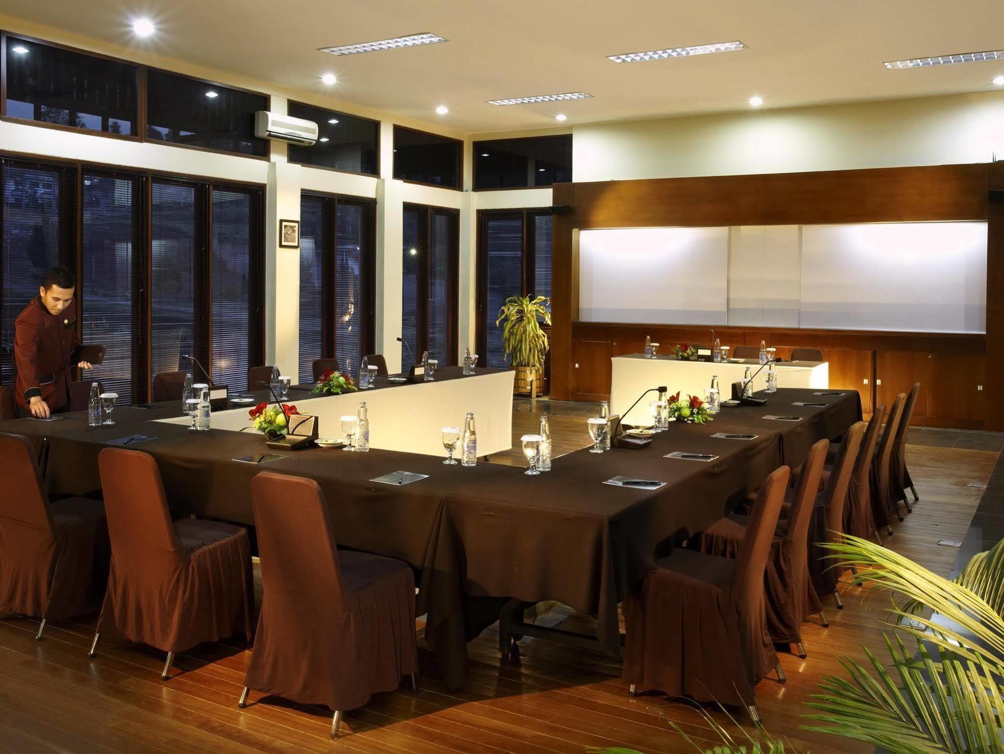 למבאנג Puteri Gunung Hotel מראה חיצוני תמונה
