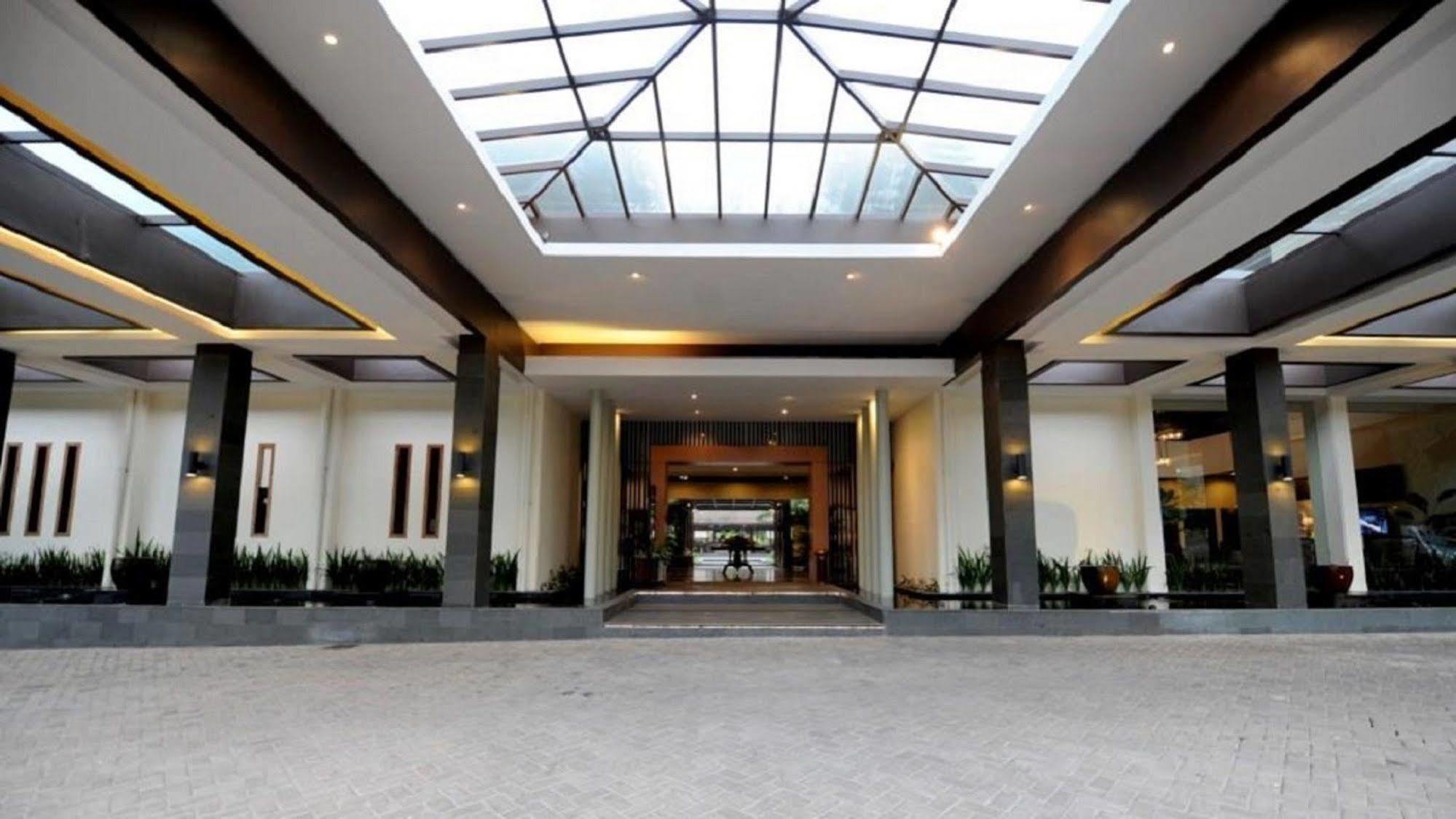 למבאנג Puteri Gunung Hotel מראה חיצוני תמונה