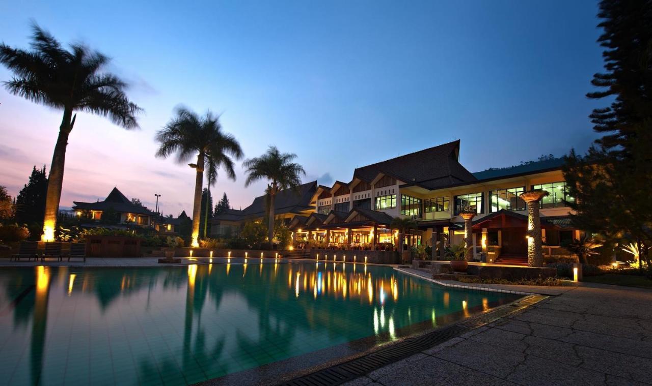 למבאנג Puteri Gunung Hotel מראה חיצוני תמונה