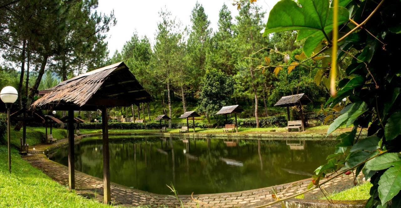 למבאנג Puteri Gunung Hotel מראה חיצוני תמונה